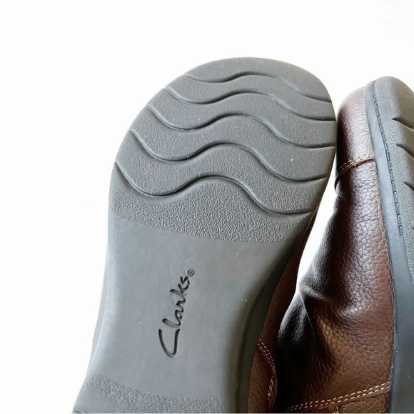 Clarks Collection Dark Brown Leather Ankle Boots Size 10 Button Detail‎ Booties - Picture 9 of 10